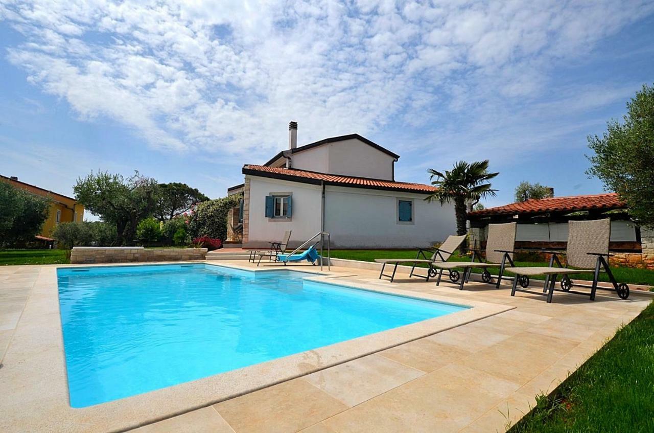 Holiday Home Sverko Novigrad  ภายนอก รูปภาพ