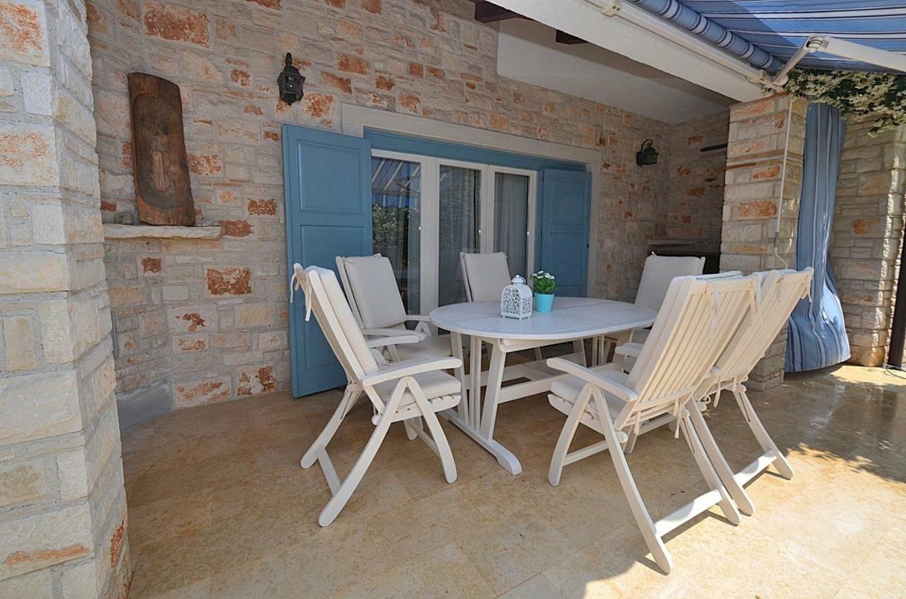 Holiday Home Sverko Novigrad  ภายนอก รูปภาพ